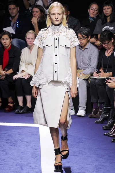 Look 18